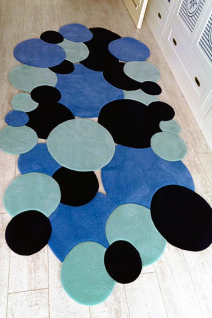 Carpet Circles – handmade wool rug with overlapping circles
