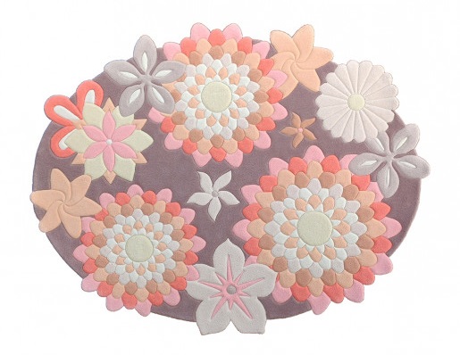 Oval carpet in warm shades with flowers. Original design from Carpet Studio.