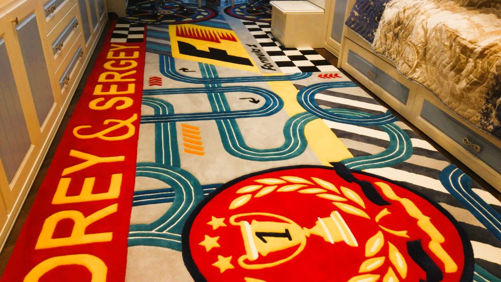 Children’s road rug with racing track design and Formula 1 details