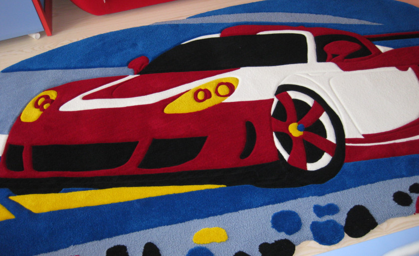 Supercar-shaped children’s rug – close-up front view